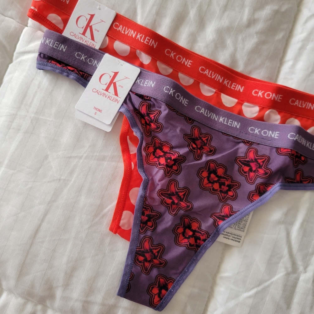 CALVIN KLEIN BRAND NEW SET OF TWO THONGS SIZE S - Picture 2 of 9